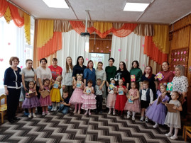 Мероприятие в средней группе "Сегодня праздник мамин" Мероприятие в средней группе "Сегодня праздник мамин".