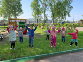Праздник "День защиты детей" для детей средней и старшей группы Праздник "День защиты детей" для детей средней и старшей группы.